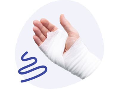 Eine Hand mit einem Verband Eine Hand mit einem Verband